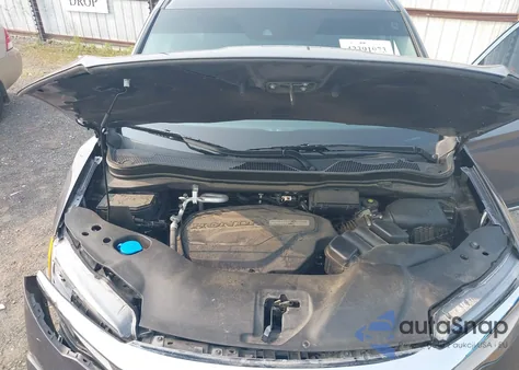 2019 Honda Pilot Touring z USA, uszkodzony, nr VIN 5FNYF5H93KB028641